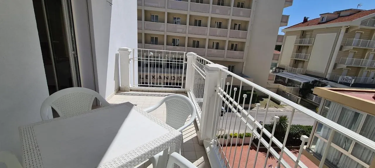 Rubino Apartments a 100metri dal mare Riccione 0*,